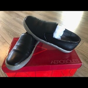 Black aerosoles worn a few times